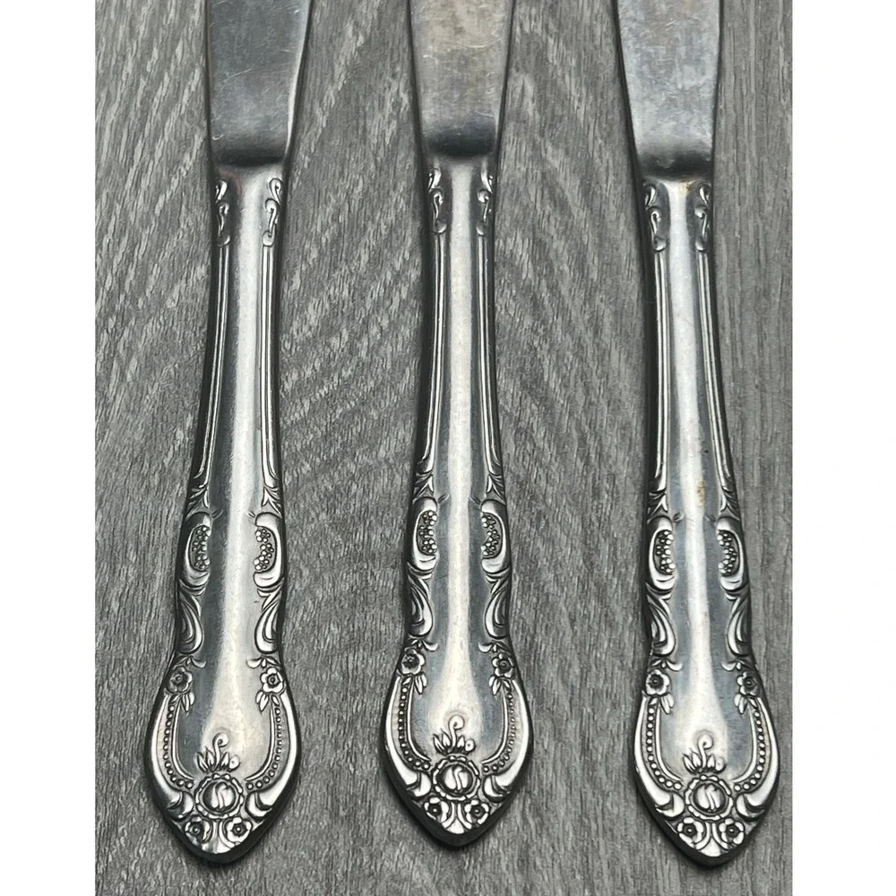 Oneida Stainless Steel Dinner Knives Set of 3 Floral Scroll Pattern 8.5 Inch